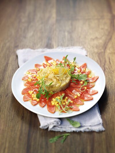 Alaska Wildlachs-Carpaccio mit Couscoussalat
