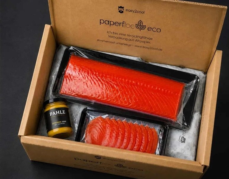 Geöffnetes Pahle Paket mit Rotlachs und Senf in easy2cool-Kühlverpackung